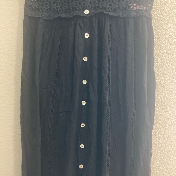 Black low V shape on front and back. - Picture 2 of 6